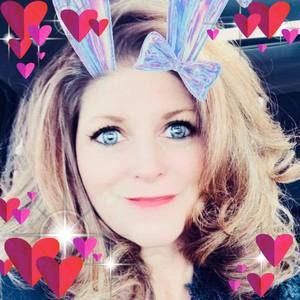 Meet your Posher, Lora